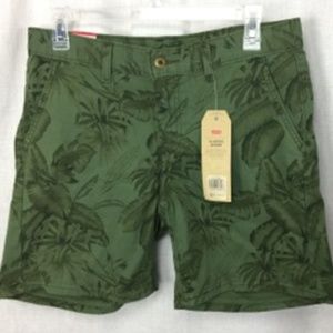 NWT Levi's Classic Leaf Pattern Shorts Olive Grn 6